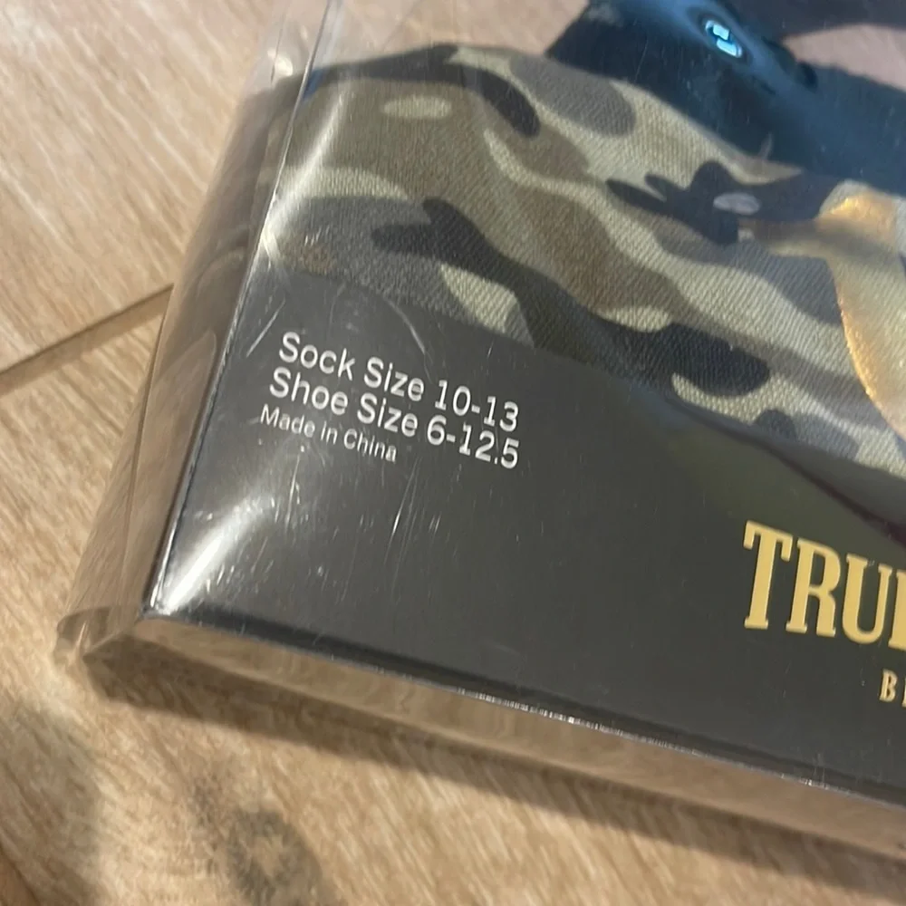 True Religion Gift Set! Camo Canvas Zip Pouch and 2 Pack Crew Socks Size…